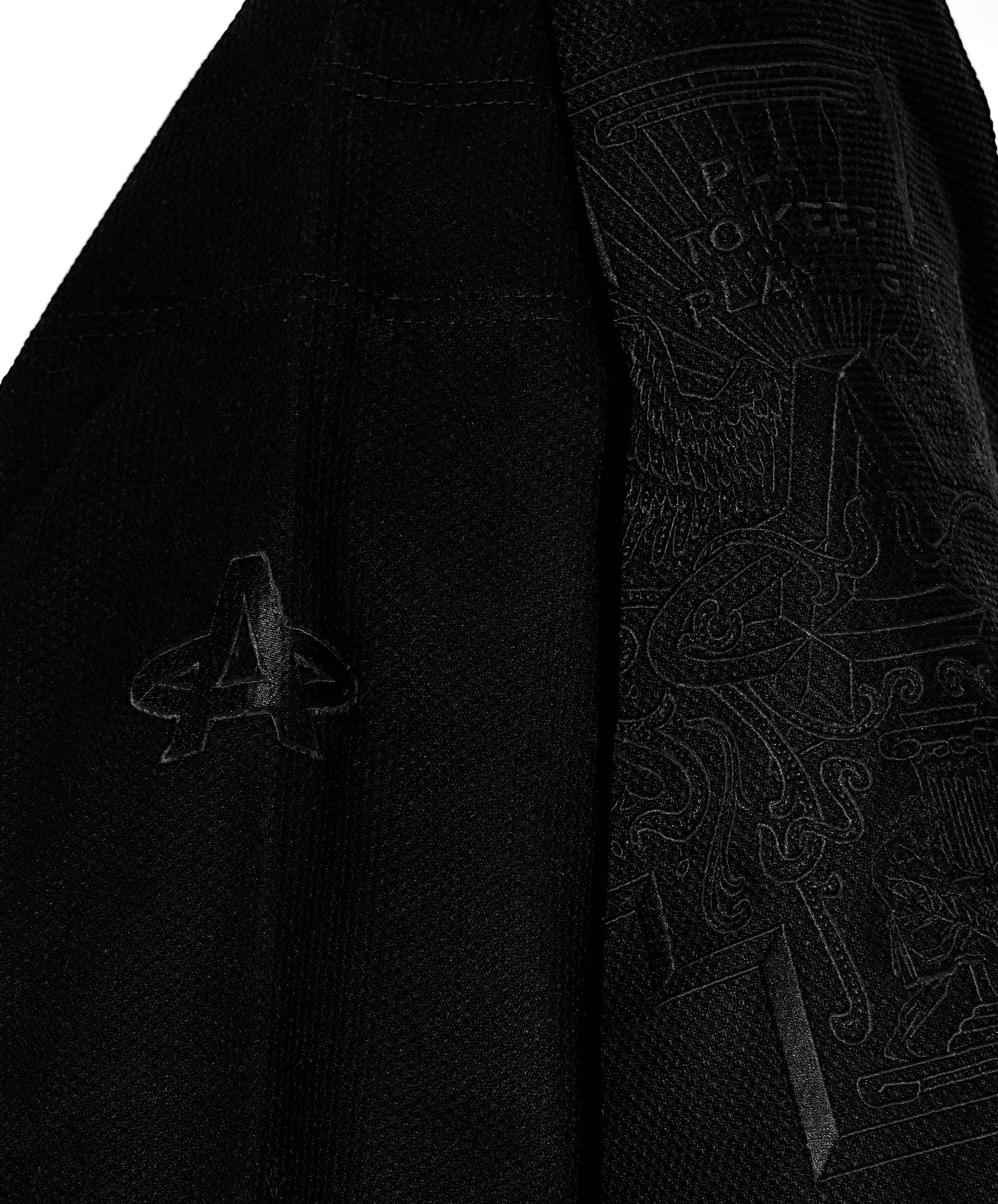 V NEW: Noir Eternal